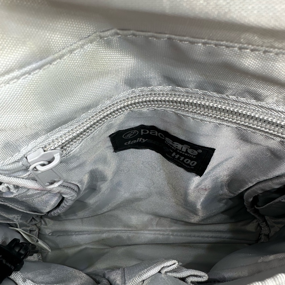 Pacsafe Dailysafe H100 Anti-Theft Travel Crossbody Bag - Picture 12 of 15